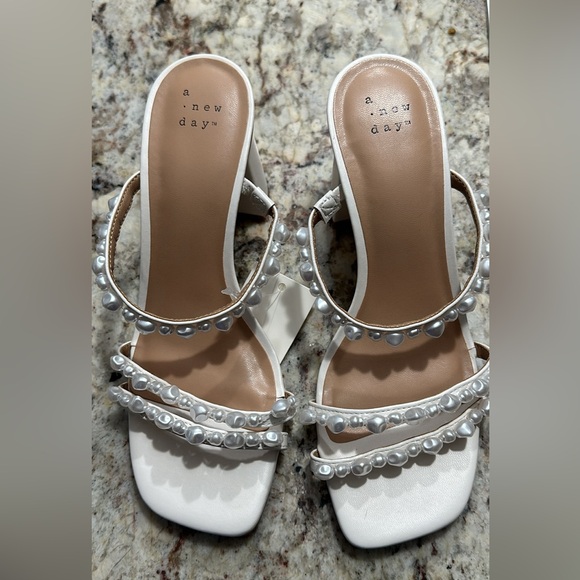 White/pearl block heel sandals - Picture 2 of 4